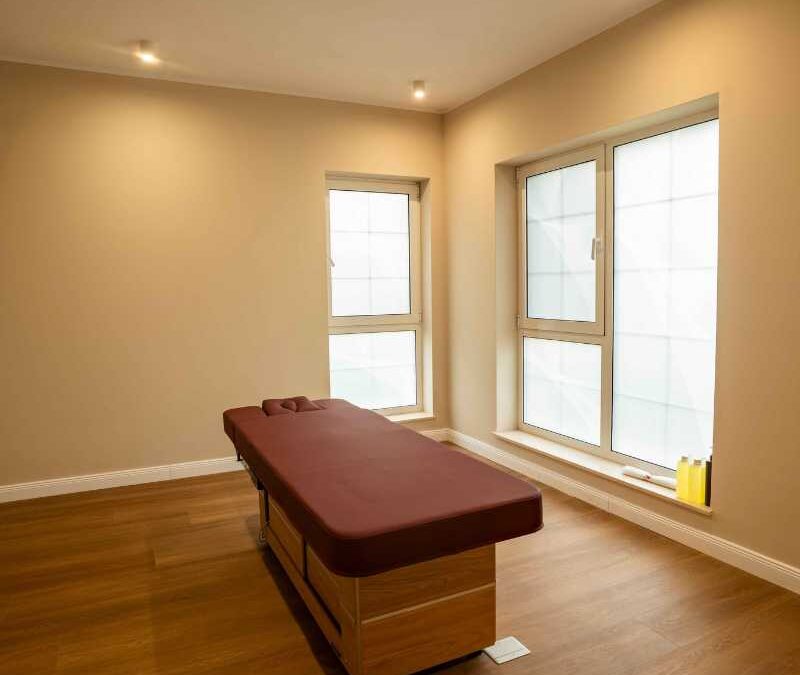 Weekend cu prietenii la pensiune: itinerar de 2 zile cu degustare și relaxare