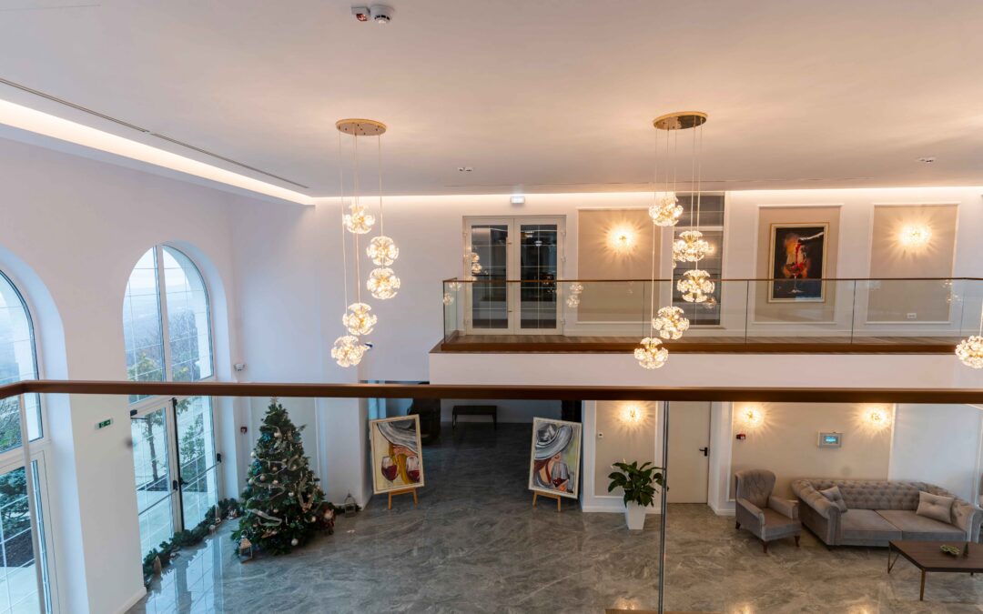 Întrebări frecvente despre cazarea la cramă: check-in, masă, degustări, copii, animale de companie